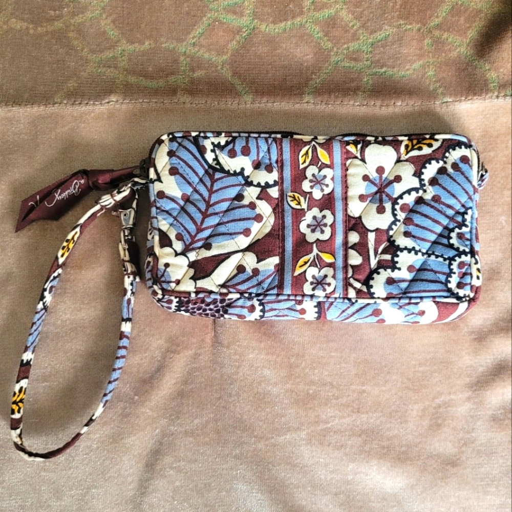 Retired Vera Bradley Wristlet in Slate Blooms